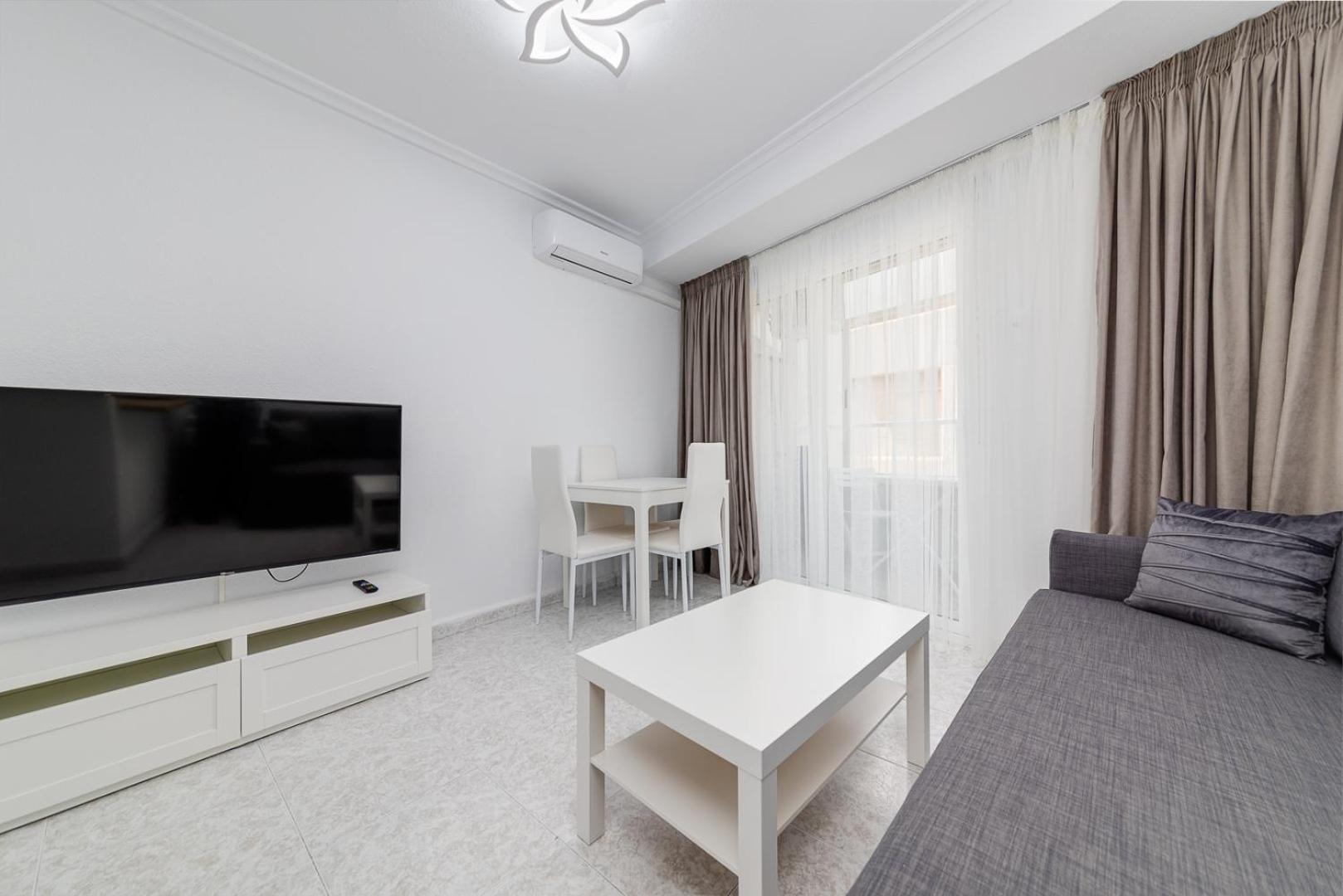 Calle Concordia 86, Two Bedroom Apartment, Up To 6 Guests, Near Del Cura Beach,Supermarket Mercadona And Central Bus Station 托雷维耶哈 外观 照片